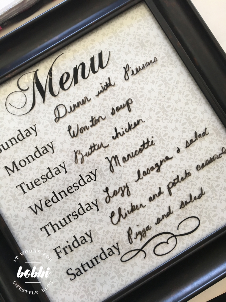 Make menu planning easier with this dry erase menu board with free printable 8X10 and 12X12 | itworksforbobbi.com